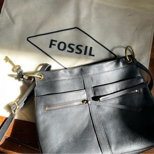 FOSSIL Black Medium Size Purse